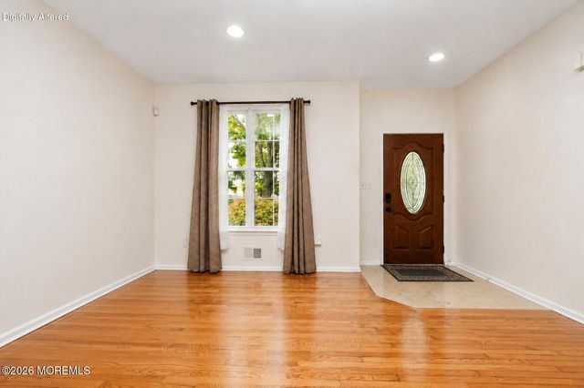 4 Nicholson Key, Colts Neck, NJ 07722