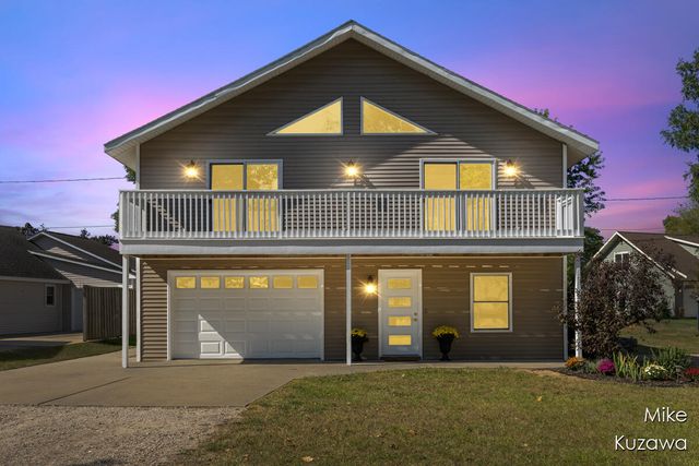 517 Pine Street, Spring Lake, MI 49456