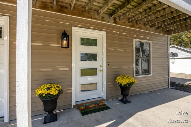 517 Pine Street, Spring Lake, MI 49456