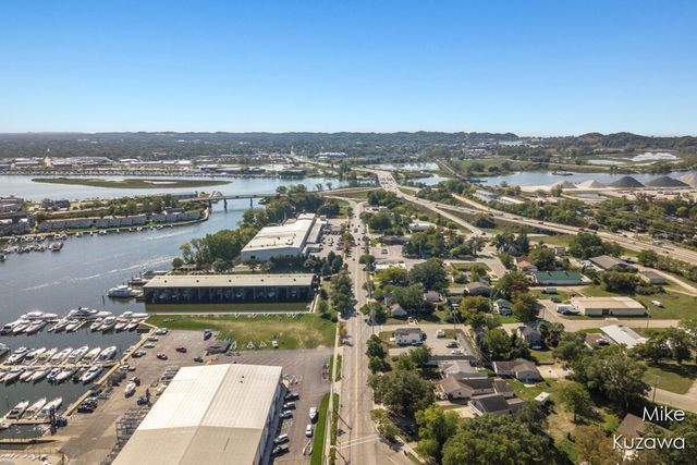 517 Pine Street, Spring Lake, MI 49456