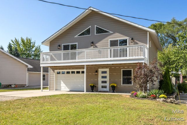 517 Pine Street, Spring Lake, MI 49456