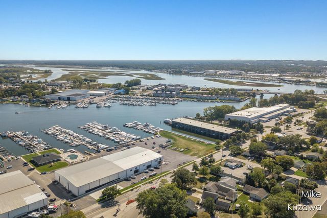 517 Pine Street, Spring Lake, MI 49456