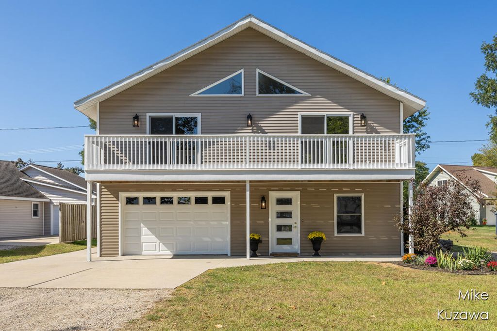 517 Pine Street, Spring Lake, MI 49456