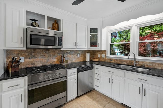 101 Meadow Ridge Drive, Greer, SC 29651