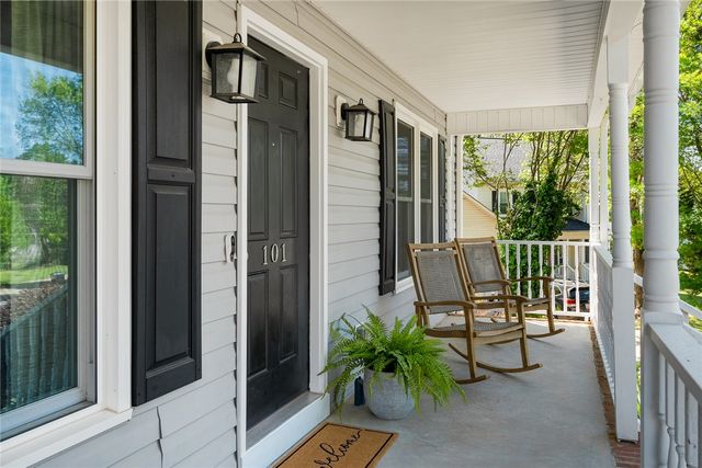 101 Meadow Ridge Drive, Greer, SC 29651