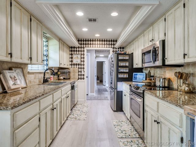 9166 E Misty Drive, Claremore, OK 74019
