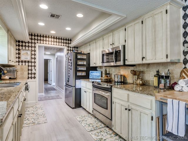 9166 E Misty Drive, Claremore, OK 74019