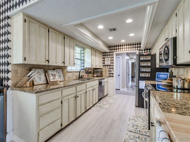 9166 E Misty Drive, Claremore, OK 74019