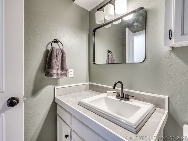 9166 E Misty Drive, Claremore, OK 74019