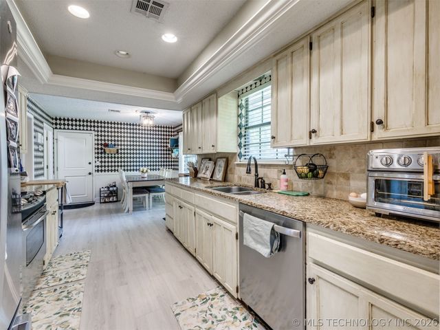 9166 E Misty Drive, Claremore, OK 74019