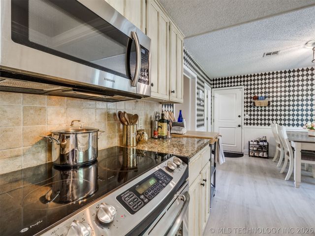 9166 E Misty Drive, Claremore, OK 74019