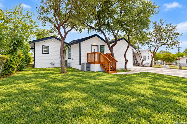 414 WAKE FORREST DR, San Antonio, TX 78228
