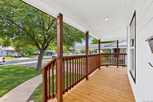 414 WAKE FORREST DR, San Antonio, TX 78228