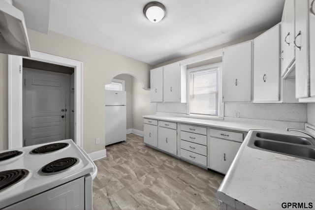 2432 Titus Avenue, Omaha, NE 68112