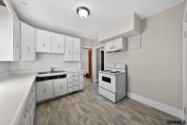 2432 Titus Avenue, Omaha, NE 68112