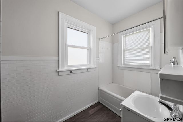 2432 Titus Avenue, Omaha, NE 68112