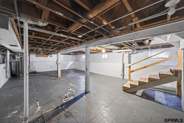 2432 Titus Avenue, Omaha, NE 68112