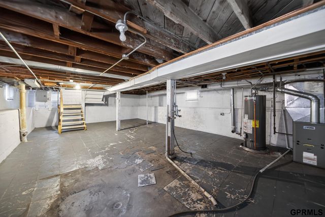 2432 Titus Avenue, Omaha, NE 68112