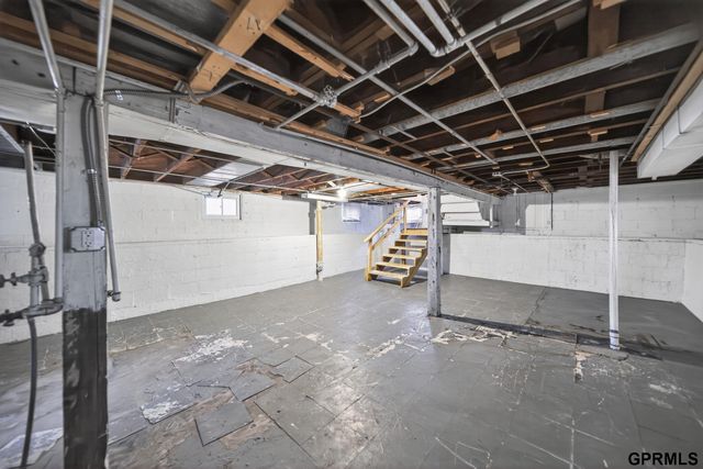 2432 Titus Avenue, Omaha, NE 68112