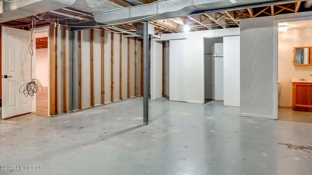 2706 Lime Kiln Ln, Louisville, KY 40222