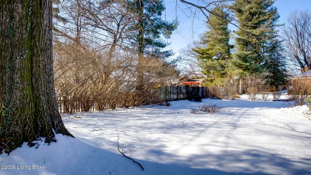 2706 Lime Kiln Ln, Louisville, KY 40222