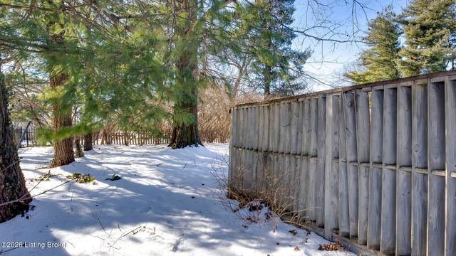 2706 Lime Kiln Ln, Louisville, KY 40222