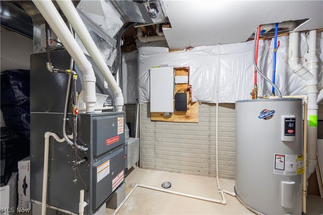 2430 Woodhawk Lane, Avon, OH 44011