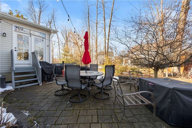 2430 Woodhawk Lane, Avon, OH 44011