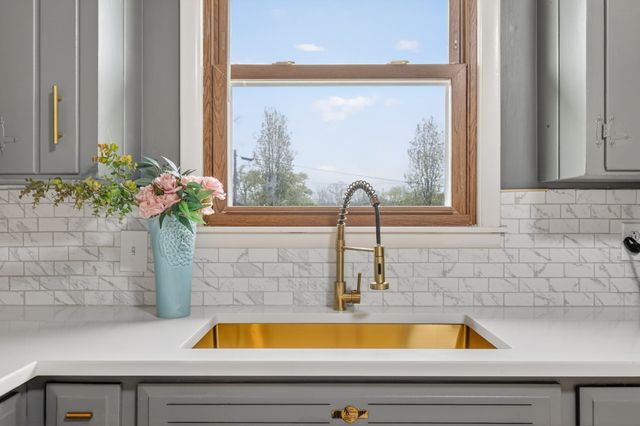 5022 Bonnahill Dr, Hermitage, TN 37076