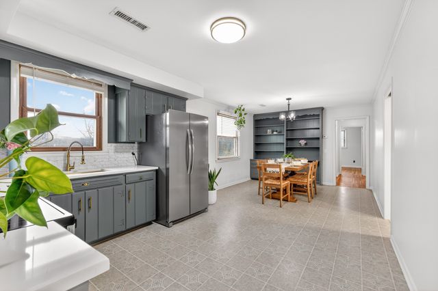 5022 Bonnahill Dr, Hermitage, TN 37076