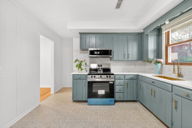 5022 Bonnahill Dr, Hermitage, TN 37076