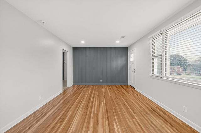 5022 Bonnahill Dr, Hermitage, TN 37076