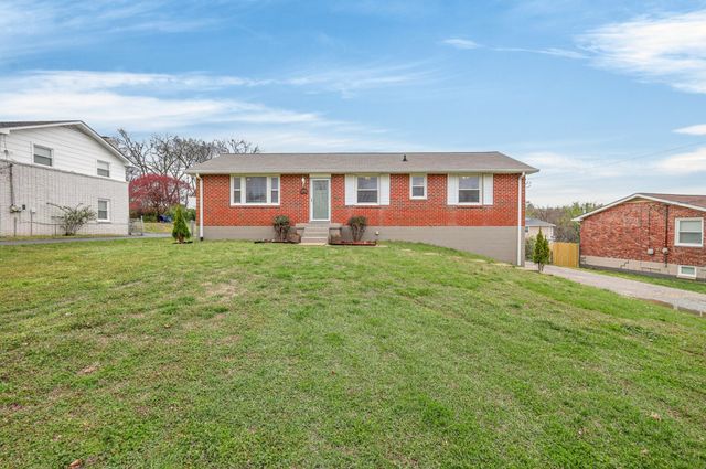 5022 Bonnahill Dr, Hermitage, TN 37076