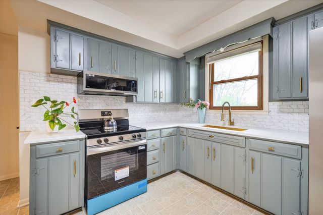 5022 Bonnahill Dr, Hermitage, TN 37076