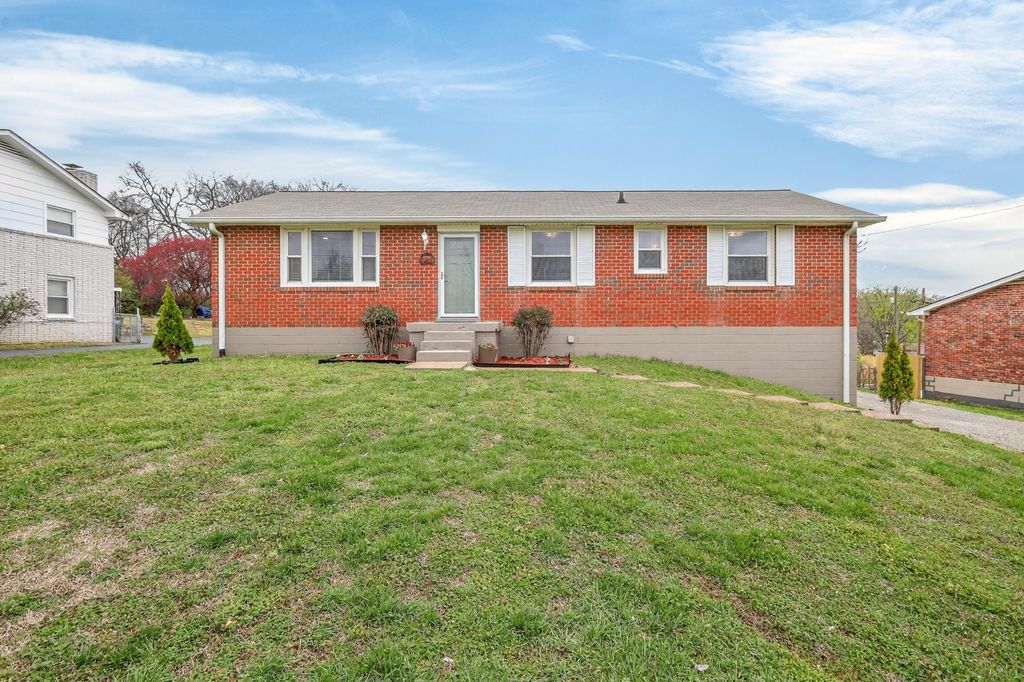 5022 Bonnahill Dr, Hermitage, TN 37076