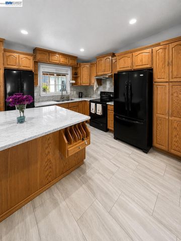 22633 Mossy Rock Drive, Hayward, CA 94541