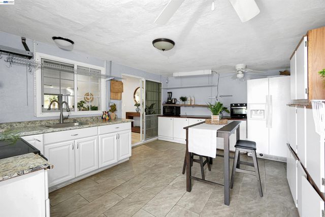 22633 Mossy Rock Drive, Hayward, CA 94541