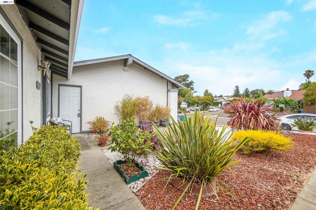 22633 Mossy Rock Drive, Hayward, CA 94541