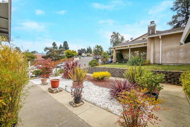 22633 Mossy Rock Drive, Hayward, CA 94541