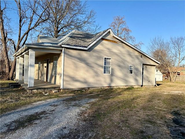 221 N Clay Street, Nevada, MO 64772