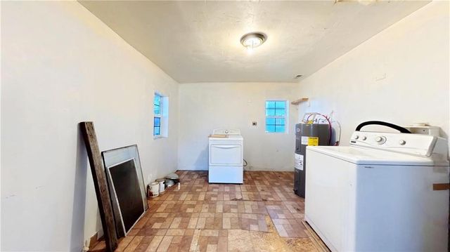 221 N Clay Street, Nevada, MO 64772