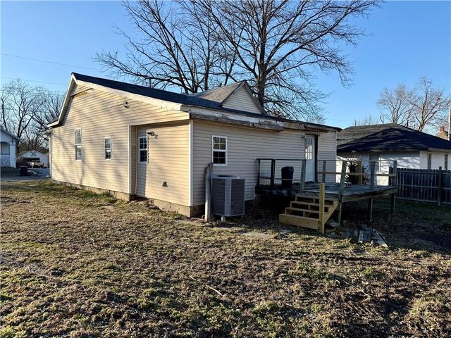221 N Clay Street, Nevada, MO 64772