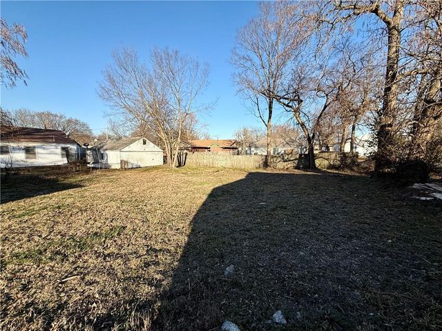 221 N Clay Street, Nevada, MO 64772