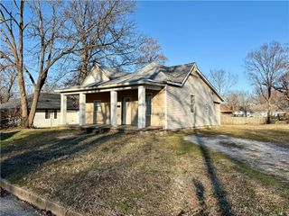 221 N Clay Street, Nevada, MO 64772
