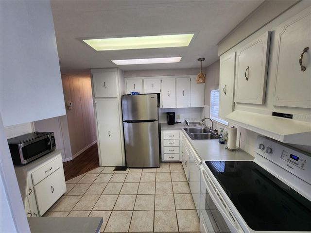 808 53RD AVENUE E 256, Bradenton, FL 34203