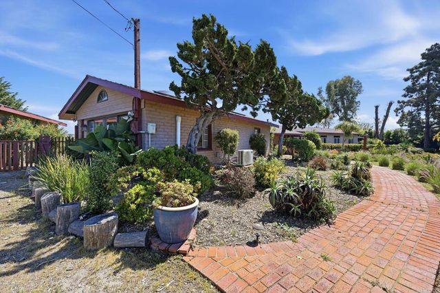 1355 Rainbow Ridge Lane, Encinitas, CA 92024