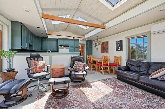 1355 Rainbow Ridge Lane, Encinitas, CA 92024