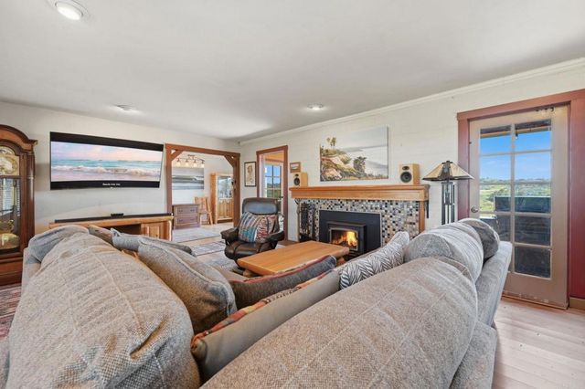 1355 Rainbow Ridge Lane, Encinitas, CA 92024