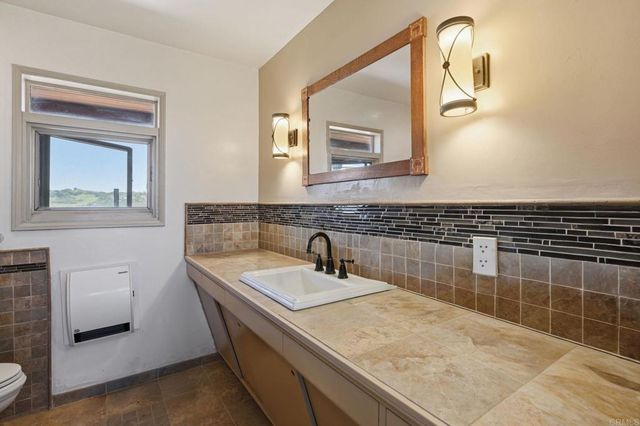 1355 Rainbow Ridge Lane, Encinitas, CA 92024