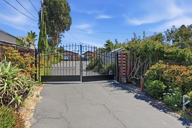 1355 Rainbow Ridge Lane, Encinitas, CA 92024